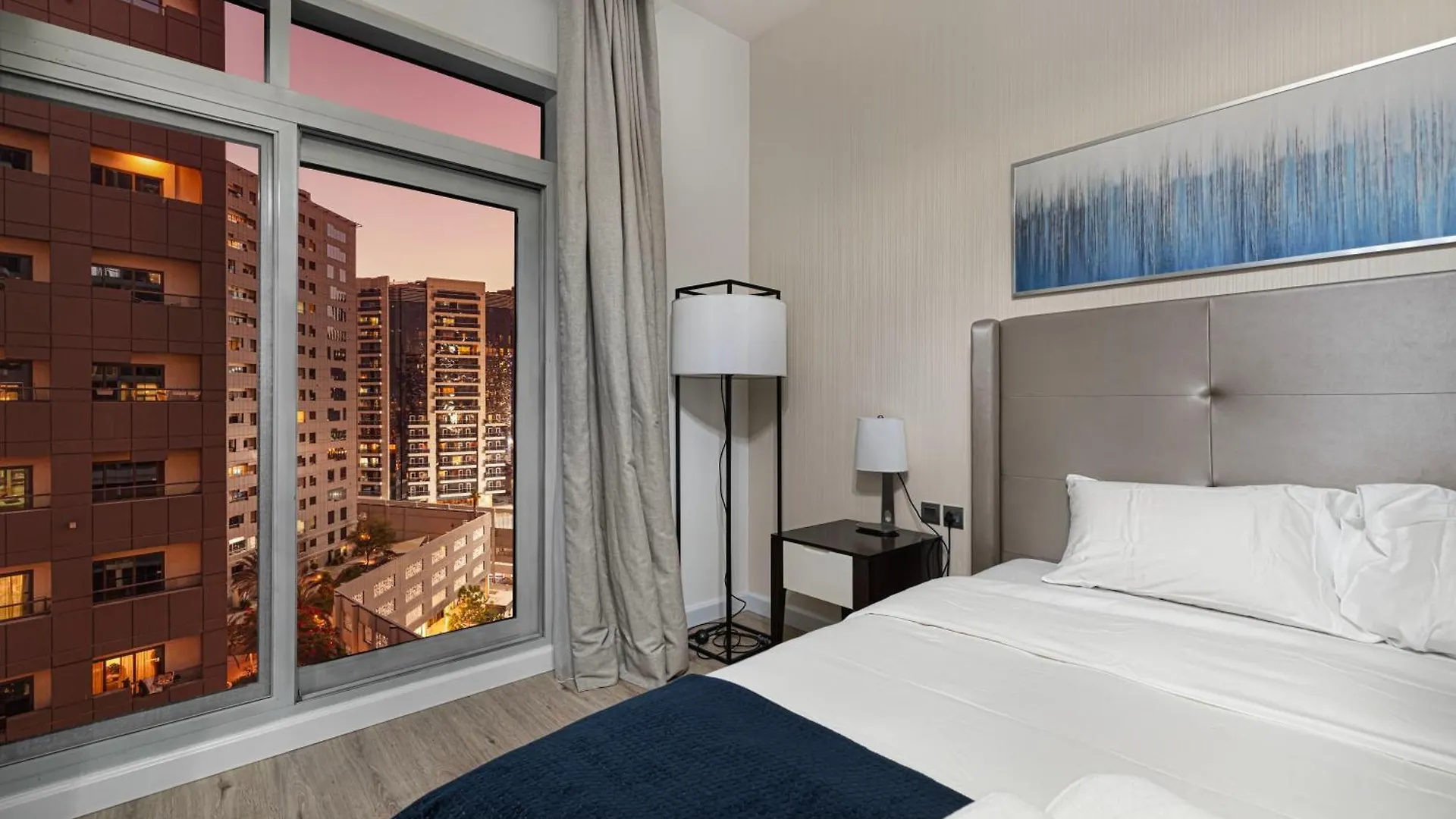 Modern 1Br In Avanti With Pool & Gym ドバイ アパート