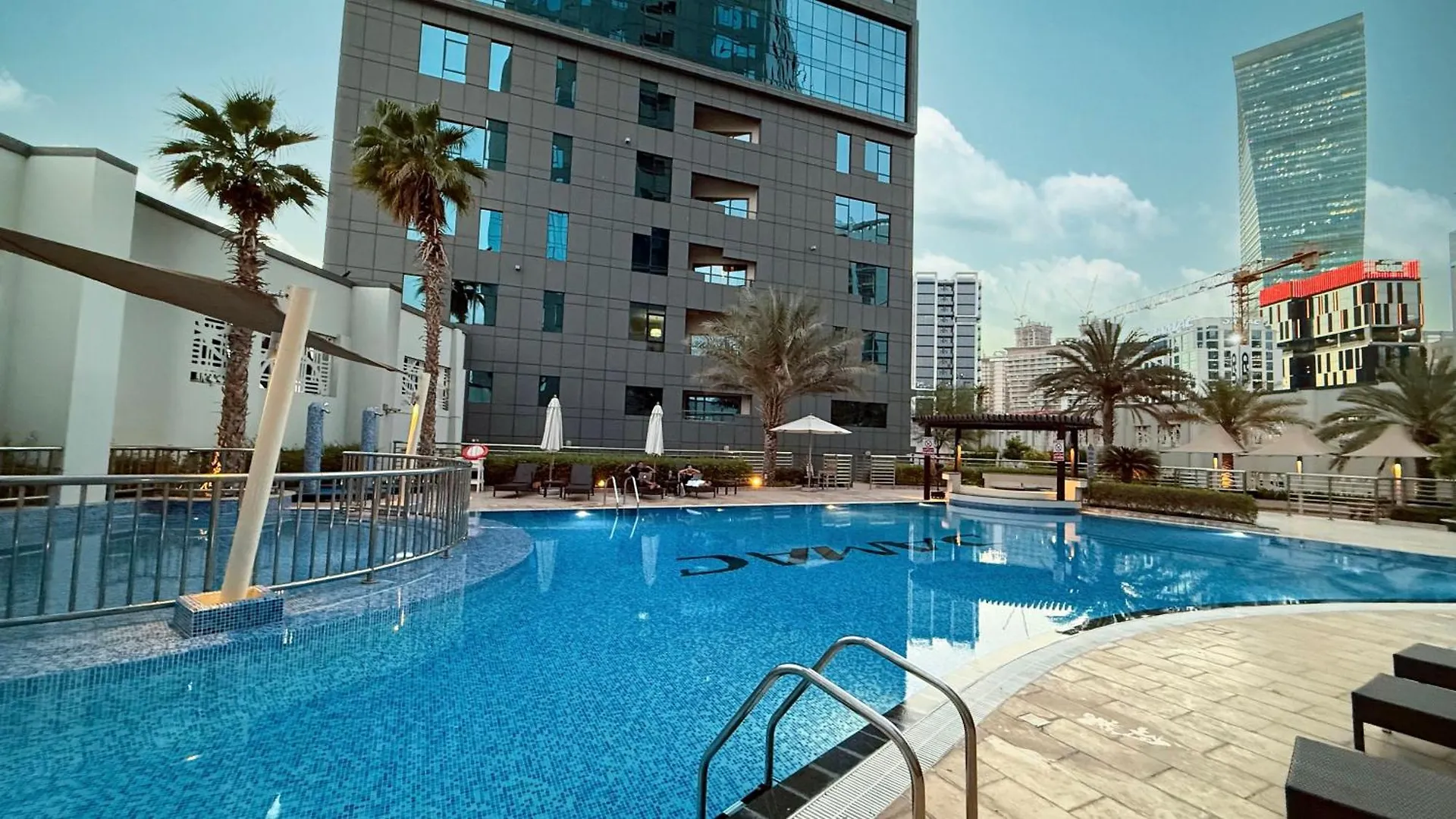 Modern 1Br In Avanti With Pool & Gym ドバイ 0*,